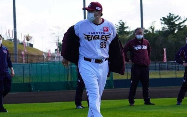 楽天石井新監督、「99」ユニ姿にナイン違和感も「似合ってないが最高の誉め言葉」