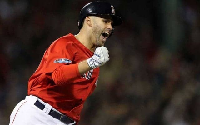 【MLB】「史上最も力感のないスイング」で球は夜空に…レ軍大砲の衝撃ドライバーショット