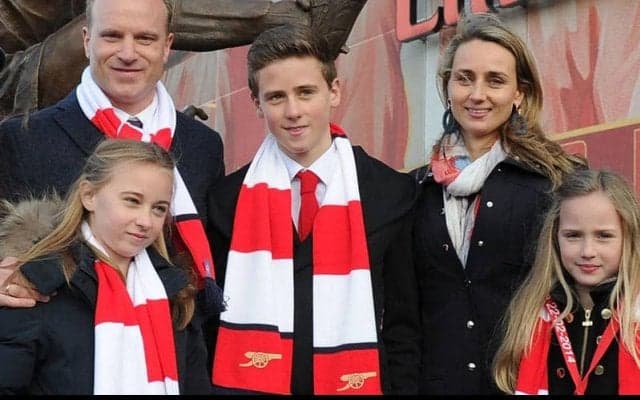 ベルカンプの息子ミッチェルがワトフォード加入、先日はポチェッティーノ息子も獲得