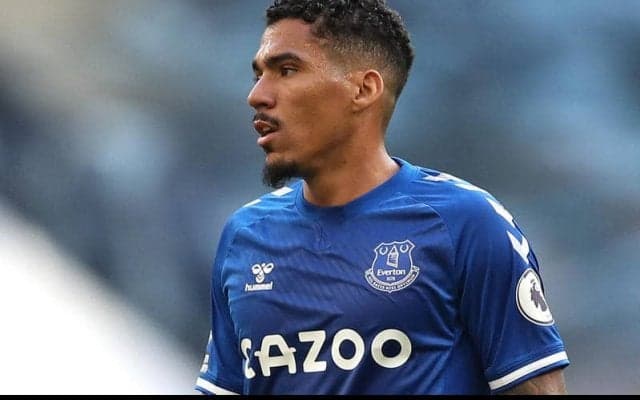 ブラジル代表MFアランが丸刈りに 脱毛症と戦う愛息への想い