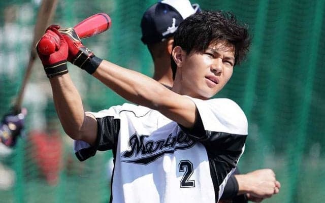 「顔面国宝」　ロッテ藤原、松中氏の熱血指導も疲れ見せない最高スマイル