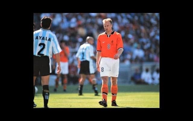 小野伸二とベルカンプ。名手の究極トラップで感じたポジションの違い