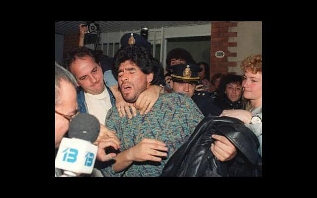 マラドーナ、狂乱のナポリ時代。「神の子」の転落が秘蔵映像で明らかに