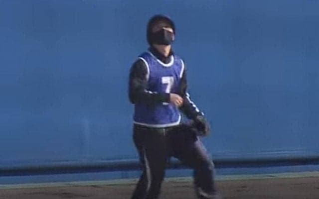 「イチローがボールボーイやってて草」　カメラが偶然とらえた“仰天キャッチ”が話題
