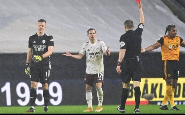 「ただのコメディ」アーセナル守護神レノの衝撃ミスに酷評「言い訳のしようがない」