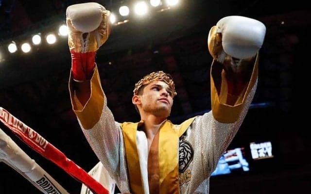 肉体美×3000万円ランボルギーニ、米22歳ボクサーの1枚に反響「いい写真」「ボスだ」