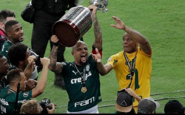 “問題児”フェリペ・メロがトロフィーを独り占め？ リベルタドーレス制覇後にアップした動画が話題