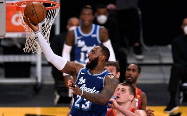 レイカーズが終盤の猛チャージで3連勝…レブロンは通算FG成功数で歴代3位に