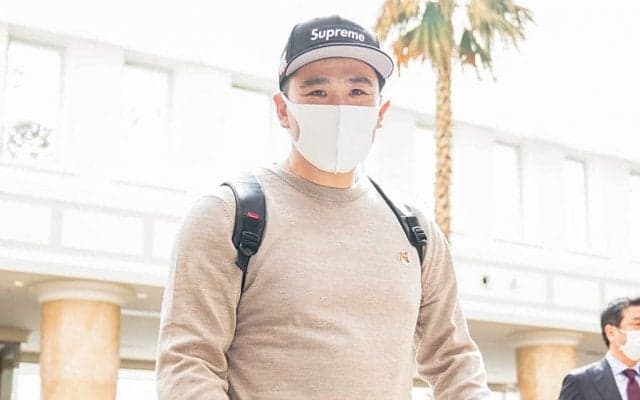 楽天復帰の田中将大、6日からキャンプ合流　沖縄入りで石井監督とグータッチ