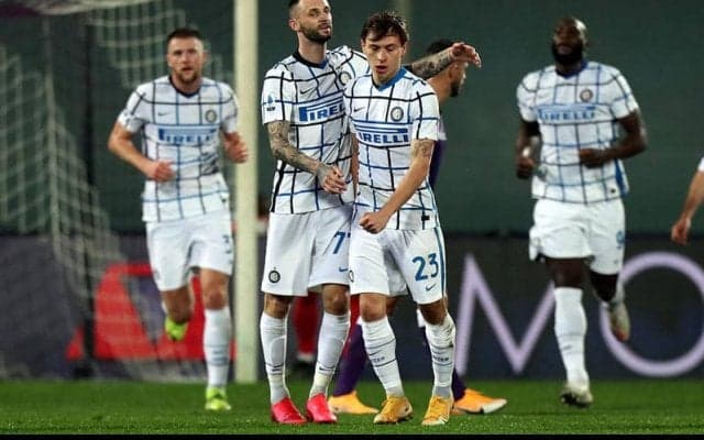 バレッラ&ペリシッチ弾で快勝のインテルが暫定首位浮上《セリエA》