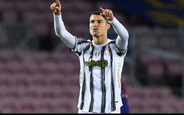 祝36歳C・ロナウドが全力宣言！ 「あと20年やると約束できなくて申し訳ないが…」