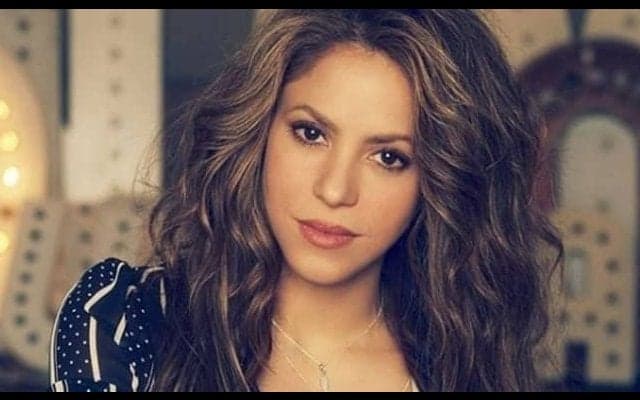 ピケのパートナー、シャキーラ 過激な変身でファンを驚かせる「90年代に戻った」