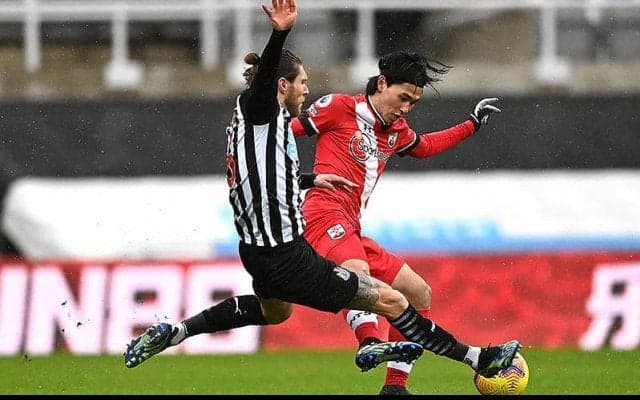 移籍後初先発の南野が豪快弾もセインツは9人のニューカッスルに敗れ5連敗…《プレミアリーグ》