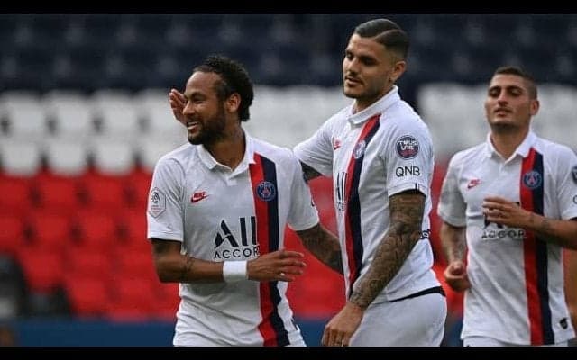 イカルディ 29歳のネイマールへ“巨大”な“ヒーロー”をプレゼント