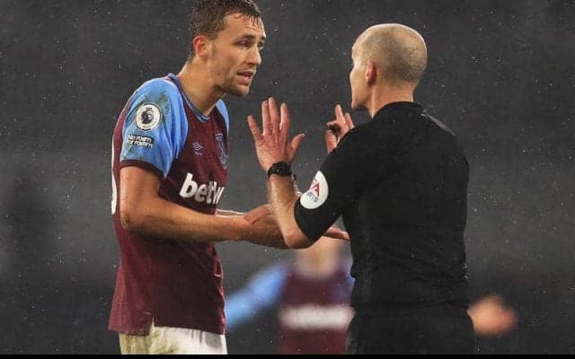 ウェストハム、スーチェクのレッドカードが取り消しに！マイク・ディーン主審は2戦連続重大ミス…