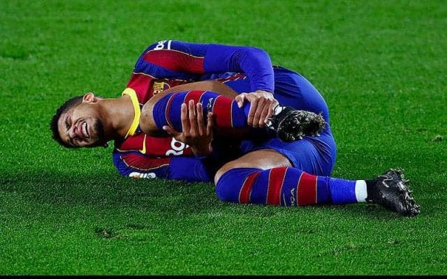 バルセロナ、アラウホが左足首を捻挫…PSGとのCL初戦は欠場か？