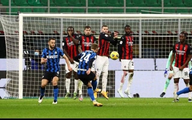 エリクセンが“ミラノ・ダービー”の97分に叩き込んだ劇的な縦変化FK【ビューティフル・フリーキック】