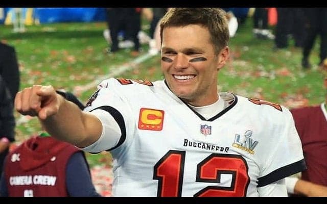 ネイマールとグリーズマンがNFL史上最高のQBの偉業に歓喜