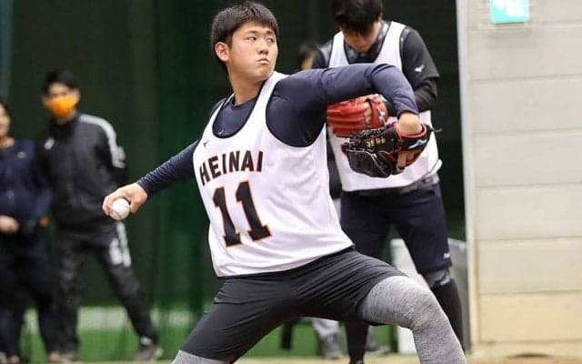 巨人ドラ1平内が「緊張のブルペン」　打席に立った原監督のオーラにファン注目