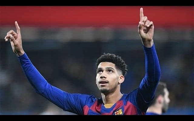 バルサ守備陣の要アラウホ PSGとの初戦に強行出場か