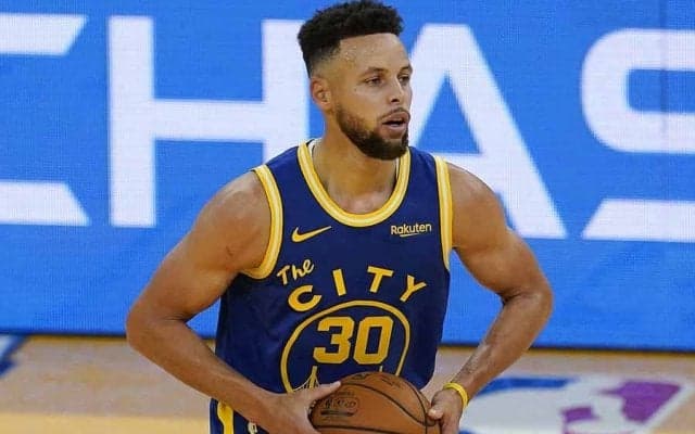 【NBA】名手カリーが“下手投げ3ポイント”　試合終了後のスゴ技に米驚愕「クレイジー」