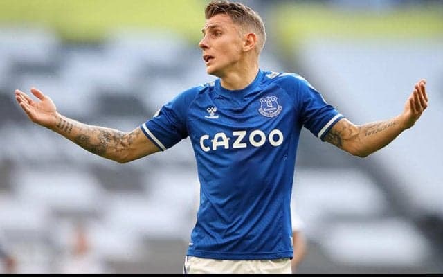 エバートンの攻撃的SBディーニュが契約延長に迫る！