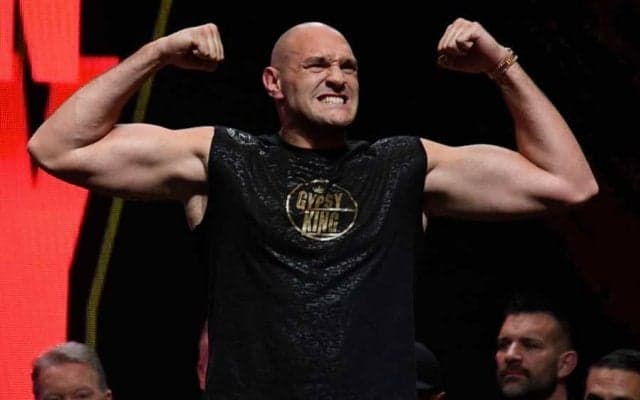 気温3℃で“寒中水泳”　震える英ヘビー級王者に反響「冷たすぎて死んじゃう」「最高」