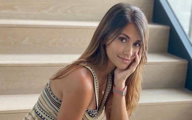 女性の憧れ...メッシの美人妻がブランドとのコラボでファンを魅了