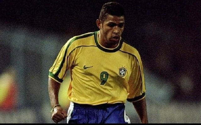 DF4人を鮮やかに抜き去る！相手陣内を1人でぶっちぎった圧巻のドリブルゴール【インクレディブル・ゴールズ】