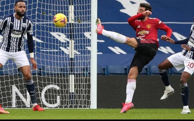 ジダンのCL決勝弾の再現！？B・フェルナンデスの鮮やかな左足ボレーにファンが沸く