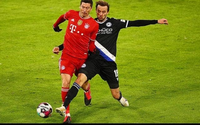 CWC王者バイエルンが格下ビーレフェルトと打ち合い3-3ドロー！堂安は負傷交代…《ブンデスリーガ》