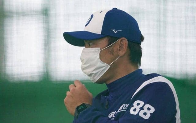 中日荒木コーチの「間合いが最高」　石垣“安定のスベリ芸”への塩対応にファン爆笑