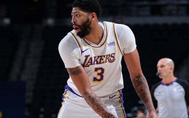 アンソニー・デイビスがナゲッツ戦で負傷し戦線離脱、それでもレブロンは「チーム一丸となってやるだけ」と動じず