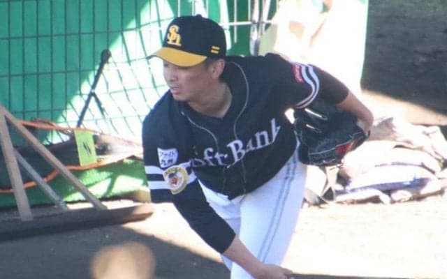 鷹・東浜もキャンプ初ブルペン　立ち投げでマウンド確認「感覚良くなってきた」