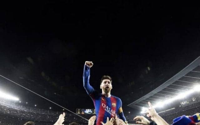 メッシが“ポテチ”とコラボ...重要なUCLでの一戦を前に宣伝活動！