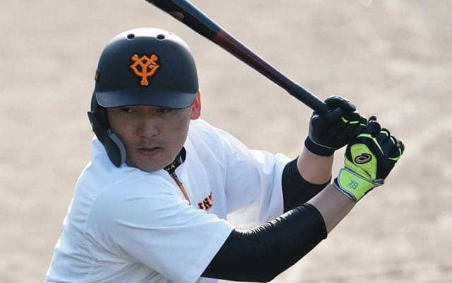 「シュー」の号砲の後に…　巨人・丸がロングティーでポール直撃の“スゴ技”披露