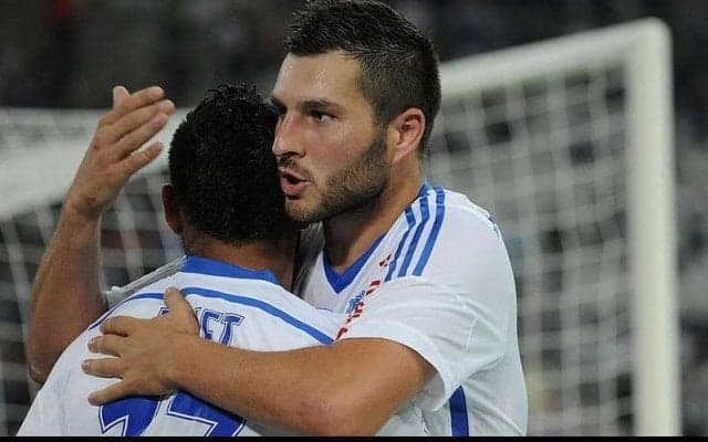 密集地帯を切り裂く鮮やかなワンツー！元フランス代表の背番号「10」が決めた美しいカーブショット【インクレディブル・ゴールズ】