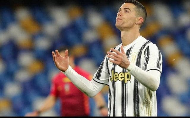 「残念な夜を象徴…」C・ロナウドがドリブルで味方に突っ込むシーンに注目集まる