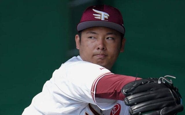 楽天の守護神松井、初登板の誤算と収穫…　思わぬ寒気、捕手との呼吸も合わず