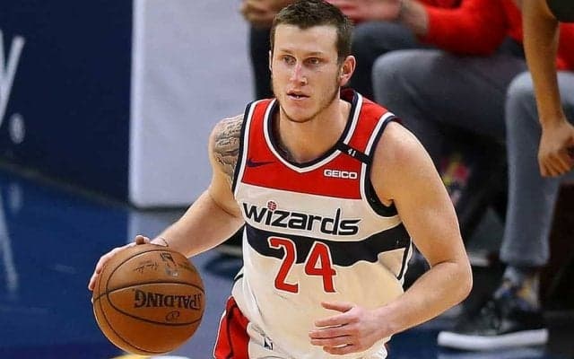 【NBA】ウィザーズ選手、必死さ溢れる“猛タックル”に米驚き「アメフトのよう」「何の競技」