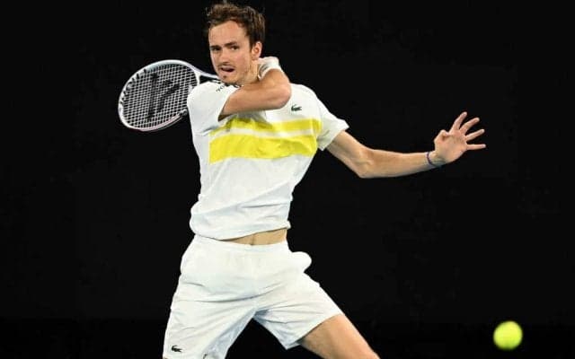 メドベージェフがブーイングを跳ね返し、初の全豪OP決勝へ。チチパスに快勝