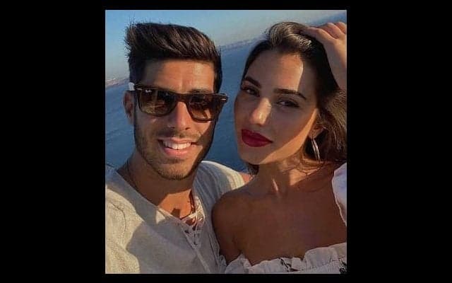 アセンシオの彼女が最新ビキニでフォロワーを黙らせる