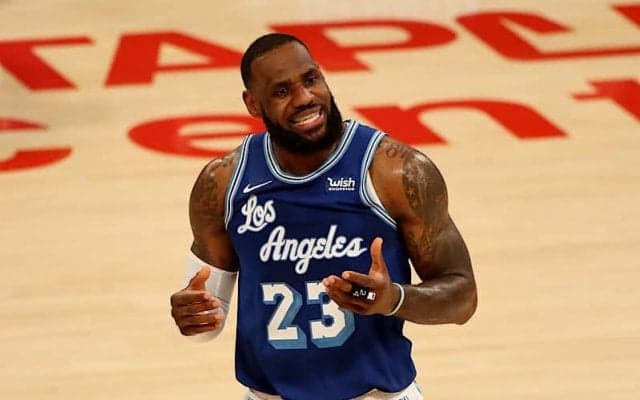 デイビスとシュルーダーが欠場し、2連敗を喫したレイカーズ…ヒートはバトラーが24得点をマーク