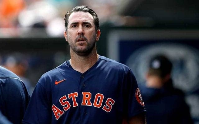 【MLB】モデル美人妻は背中ざっくりワンピで祝福　226勝右腕の誕生日写真が「美しい」