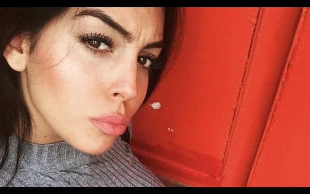 クリロナの彼女が全裸に...有名ブランドとのコラボ写真が大反響