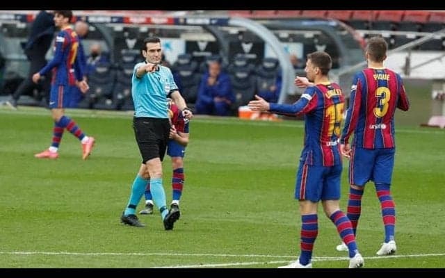 ペナルティの常習犯 バルサのセンターバックが再び欠点を露呈