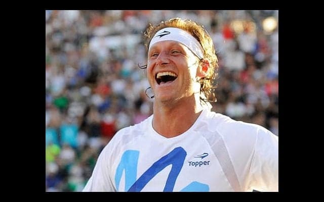  ナルバンディアンがコーチに 