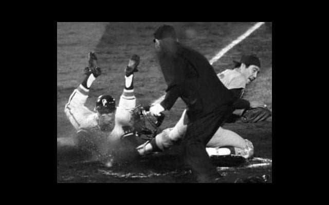 念願のプロ野球デビュー。白仁天は夢かと思い、審判の足を蹴ってみた