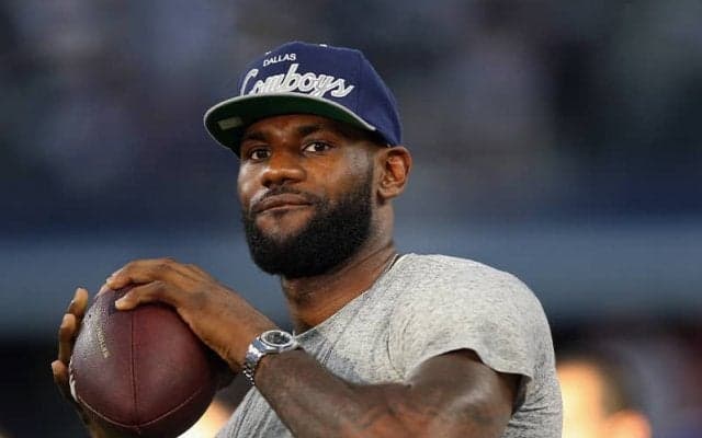 レブロン・ジェームズは2011年にアメフト選手転身を真剣に検討していた