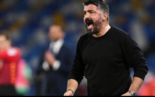 “闘犬”ガットゥーゾ流の愛情表現！？選手の顔を鷲掴み